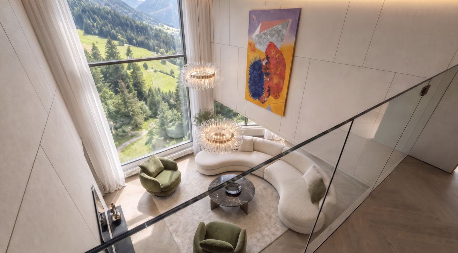 Penthouse: дээд давхраас харагдах ойт уулын үзэмжтэй давхар өндөр зочны өрөө